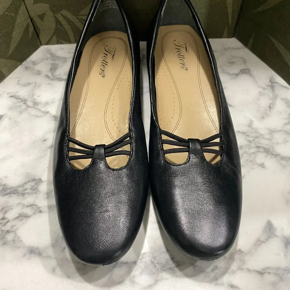EUC Trotters Black leather flats ~sz 8 1/2 - Picture 9 of 9